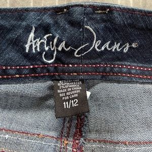 Ariya shorts! Never worn. Above knee 11/12